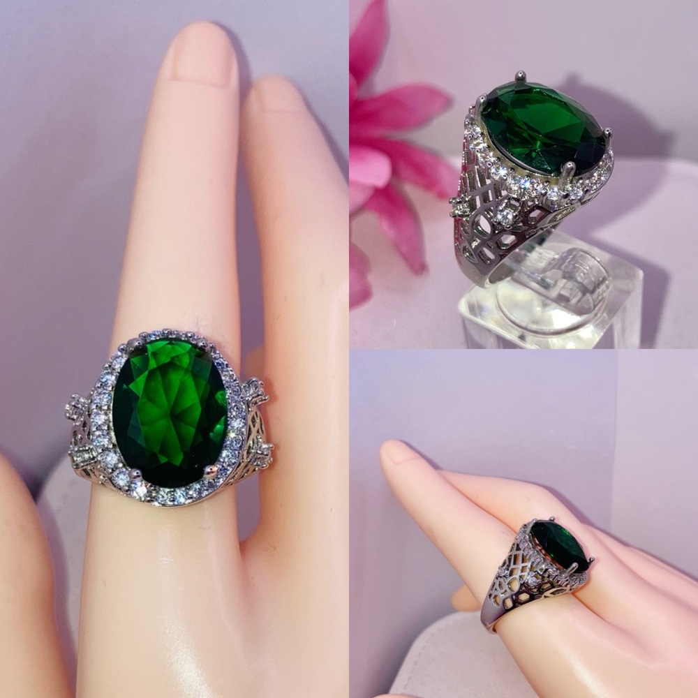 Stunning Emerald Zircon Chunky Cocktail Ring